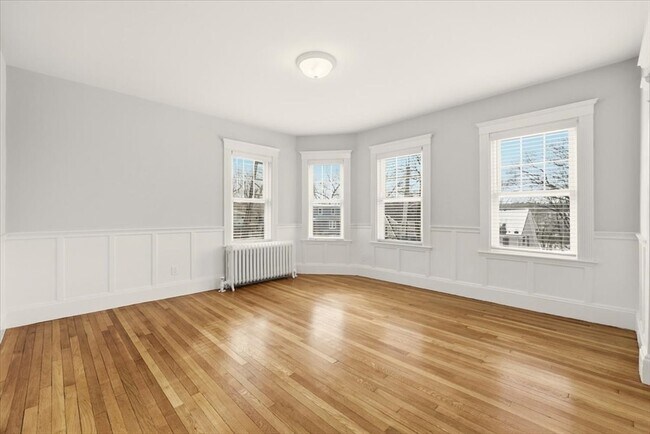 Building Photo - 22 Lewis St