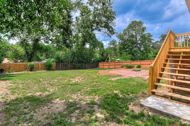 Building Photo - 2446 Young Dr
