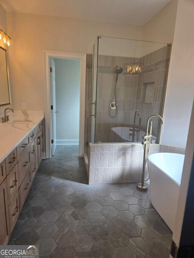 Building Photo - 9373 Kingston Crossing Cir