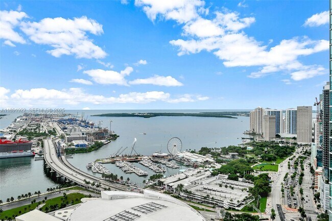 Building Photo - 900 Biscayne Blvd