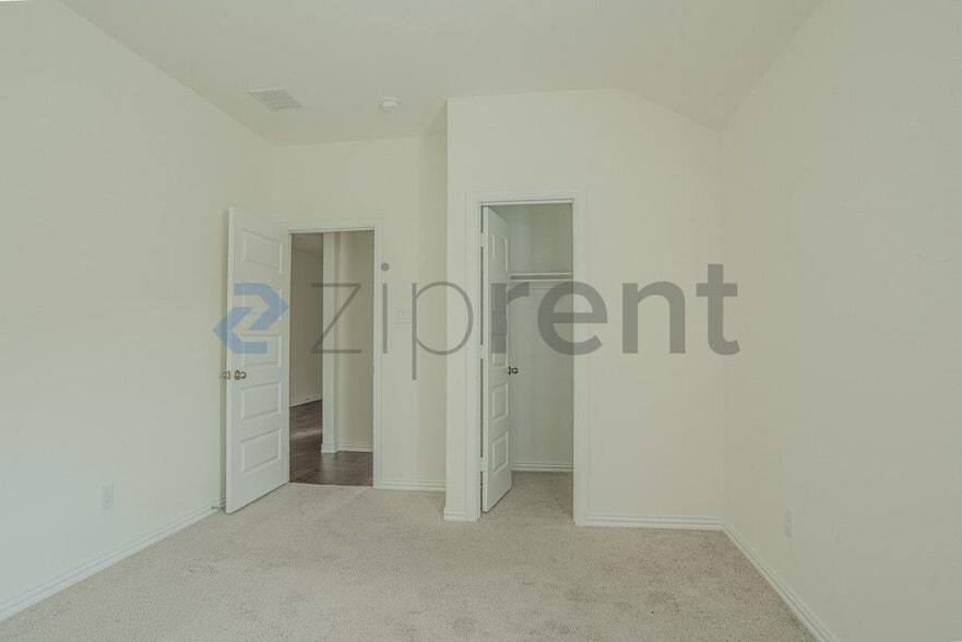 Building Photo - Unit