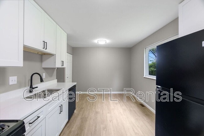 Building Photo - 2115 Campus Dr
