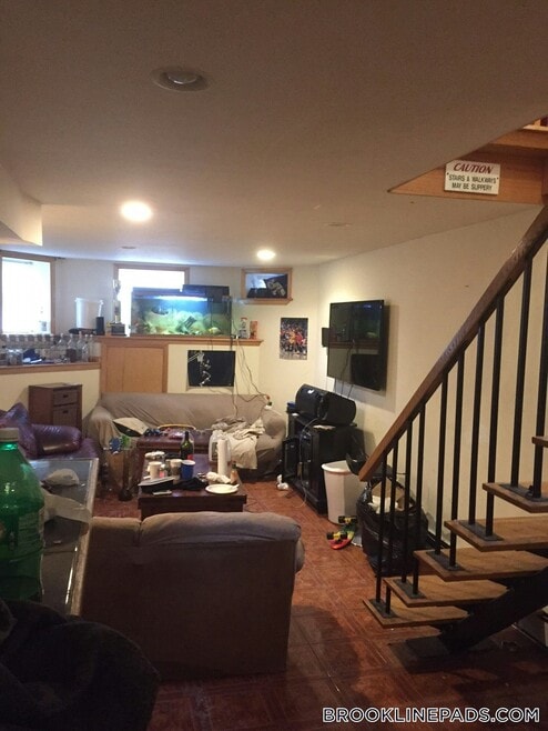 Building Photo - 73 Thatcher St