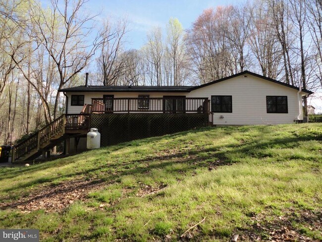 Building Photo - 814 Rustic Ln