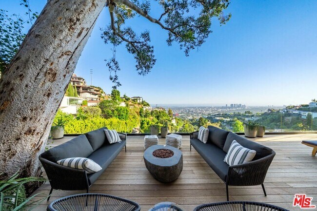 Building Photo - 8800 Hollywood Blvd