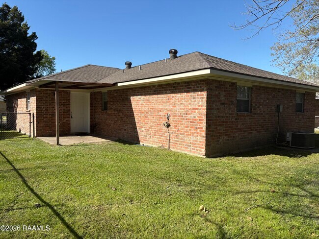 Building Photo - 205 Brookwood Cir