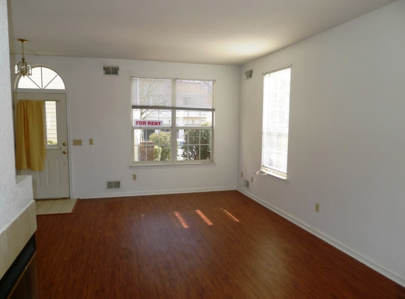 Building Photo - 23 Pheasant Brook Ct