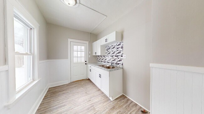 Building Photo - 4500 W 39th St