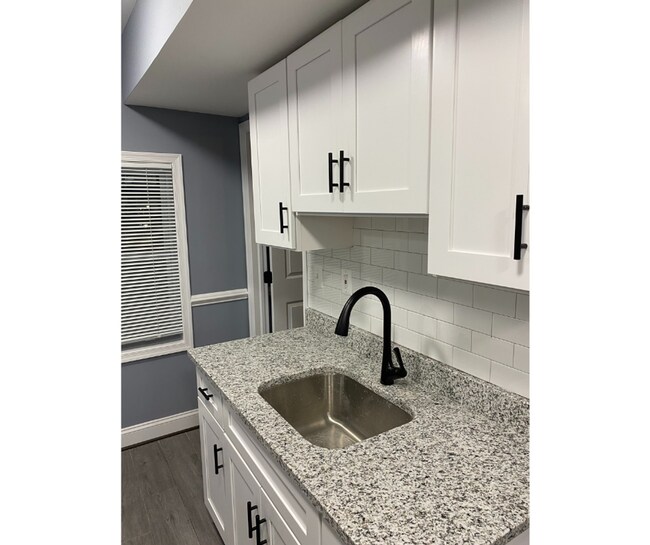 Building Photo - 6504 Armstrong Ave