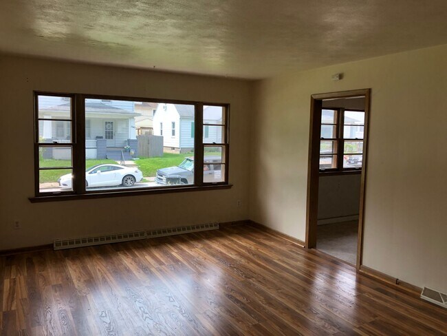 Building Photo - 1543 16th Ave