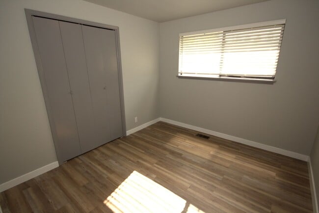 Building Photo - Beautiful SeaTac Home with Expansive Territorial Views