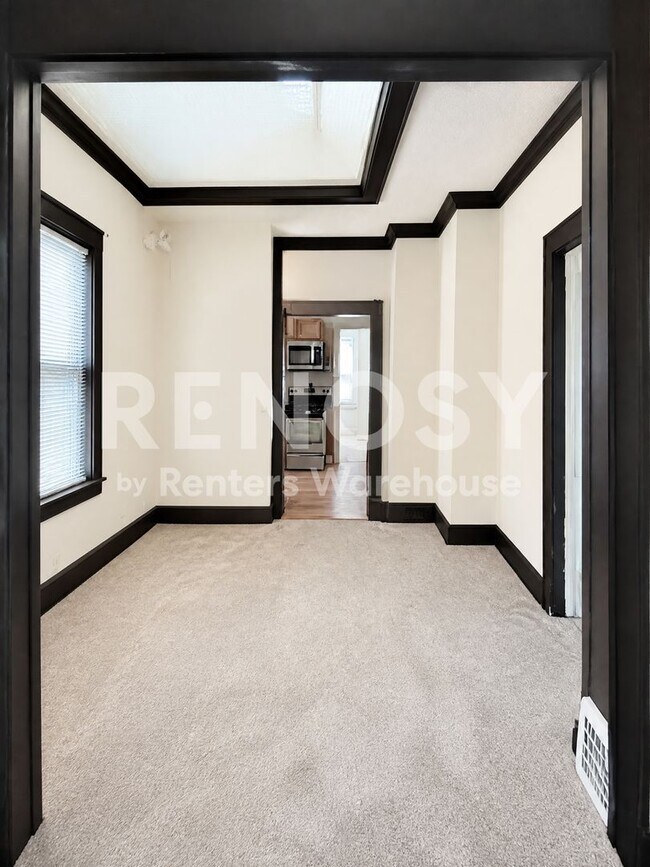 Building Photo - 3015 N Girard Ave