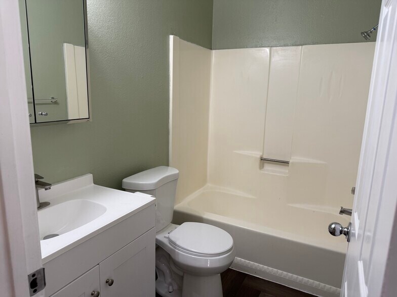 Building Photo - 9437 Fox Creek Dr