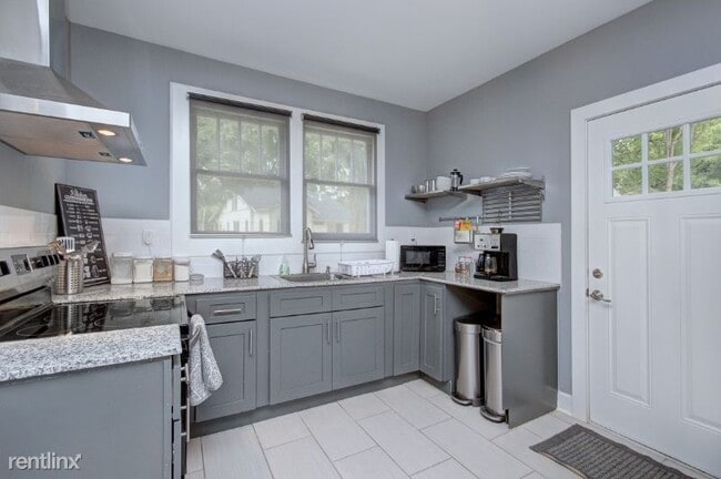 Building Photo - 1 br, 1 bath House - 1613 S Mint Street