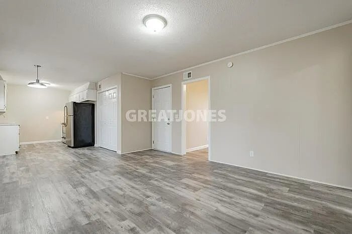 Building Photo - 1704 Westchester Dr