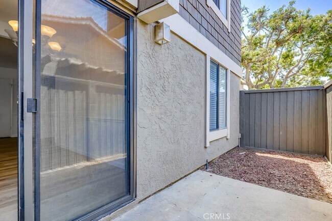Building Photo - 323 Streamwood-