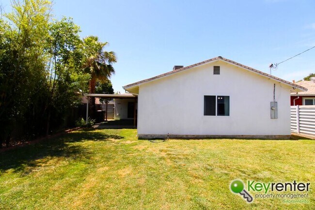 Building Photo - 419 Chaparral Way