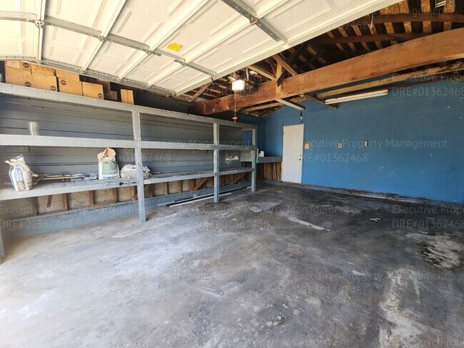 Building Photo - 3 Bedroom 2 Bath house