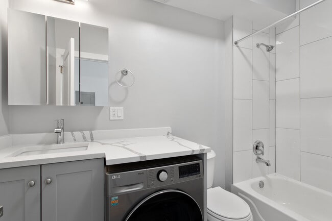 Building Photo - 1625 W Howard St