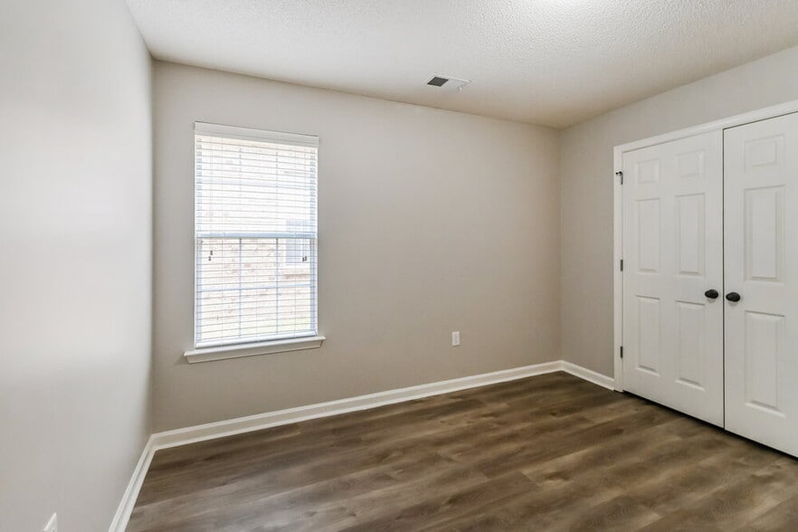 Building Photo - 4331 Genevieve Dr