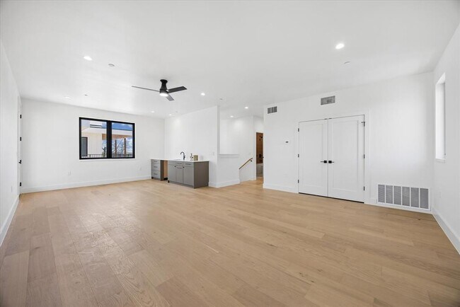 Building Photo - 4416 S 1st St