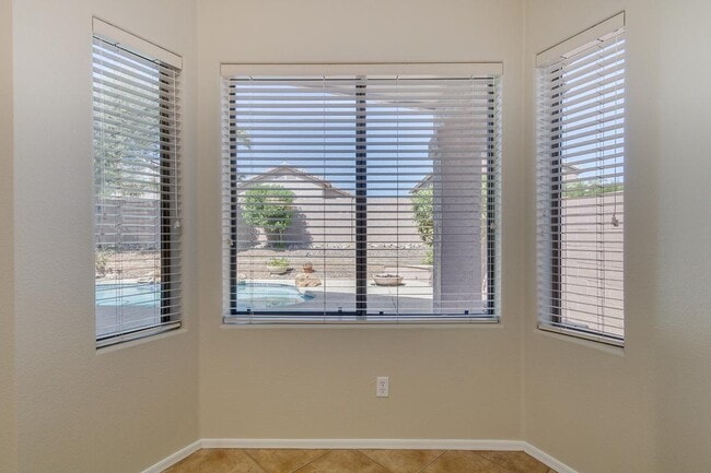 Building Photo - 9648 E Sheena Dr