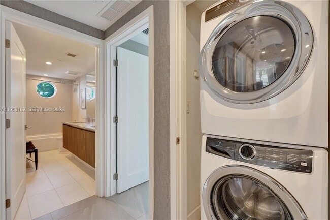 Building Photo - 1170 101st St