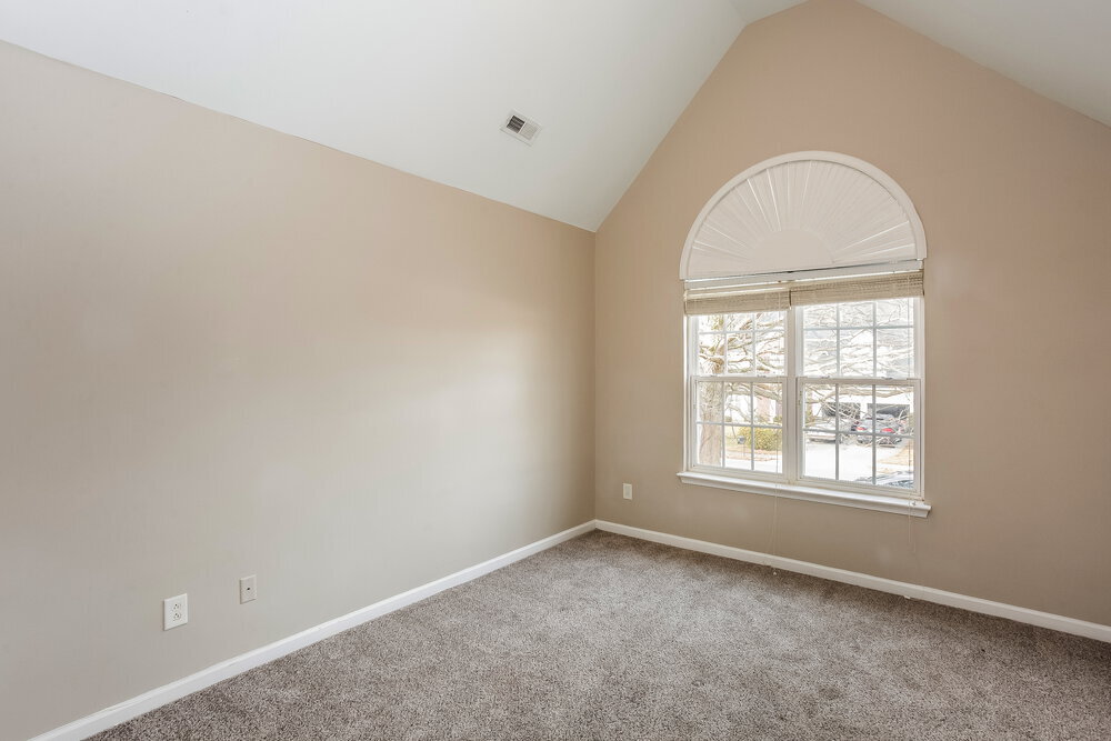 Building Photo - 5112 Kiev Dr