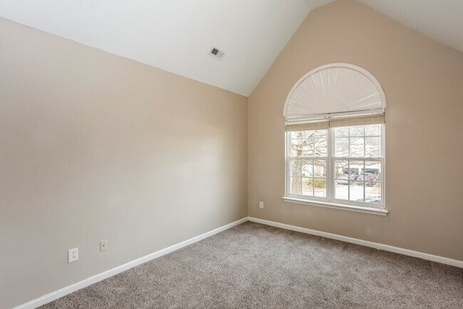 Building Photo - 5112 Kiev Dr