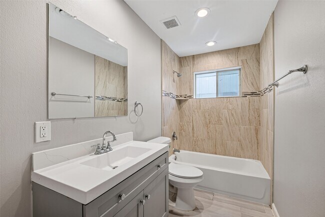 Building Photo - 7607 Tanager St
