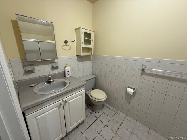 Building Photo - 124 Sylvan Ave