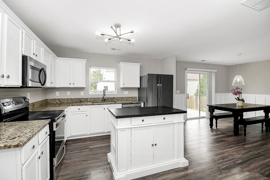 Building Photo - 1711 Rustic Arch Way