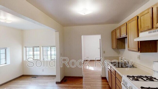 Building Photo - 931 N Wahsatch Ave