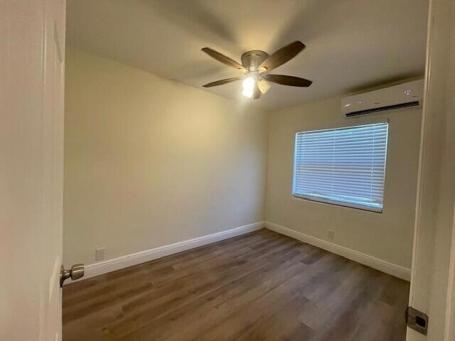 Building Photo - 304 N Tamarind Ave