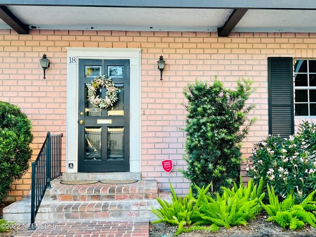 Building Photo - 2950 St Johns Ave