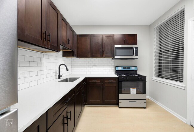 Building Photo - 5047 S Champlain