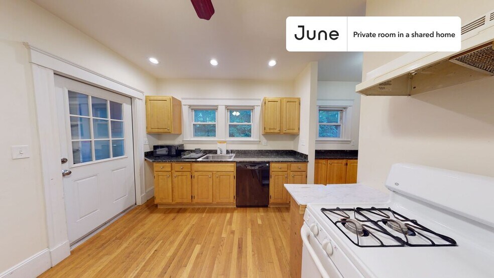 Building Photo - Room in Shared 3 bed/1 bath home