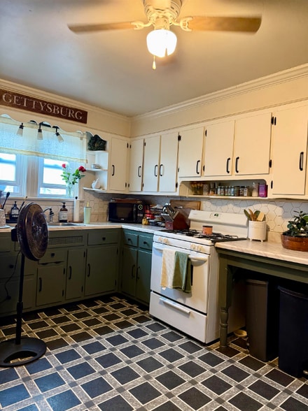 Building Photo - 50 York St