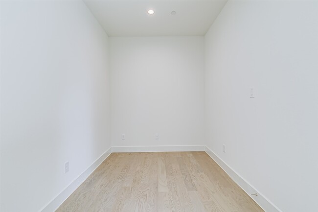 Building Photo - 6028 Lewis St