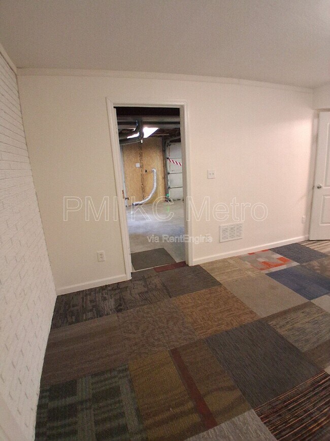 Building Photo - 5623 NE 51st St