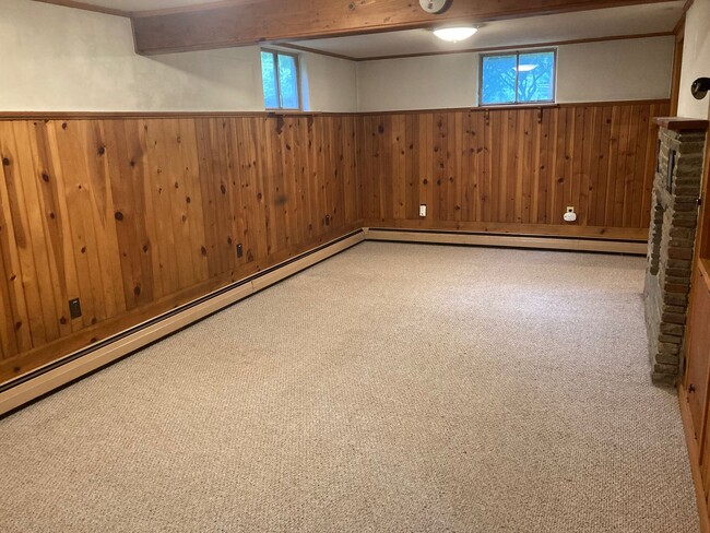 Building Photo - Lease Details for 2025 Start Date ONLY - No Students Permitted