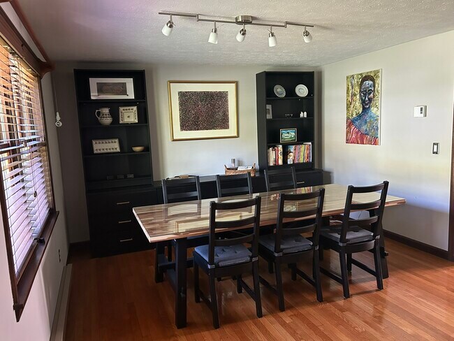 Building Photo - 119 Briarwood Dr