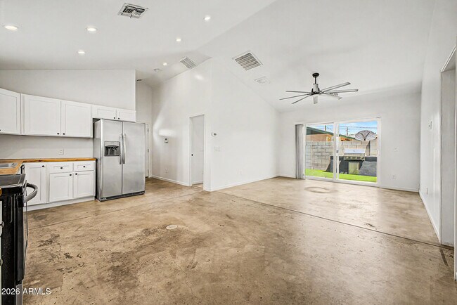 Building Photo - 505 N 16th Ave