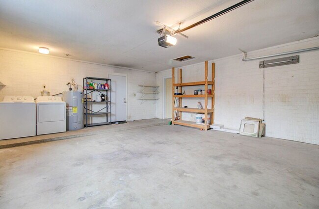 Building Photo - 154 E Juniper St