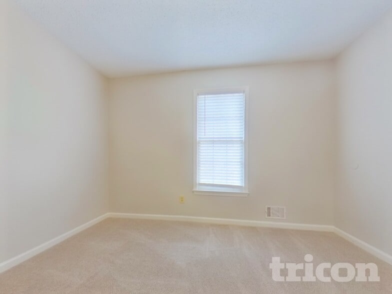 Building Photo - 329 Stratford Dr