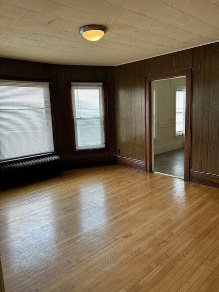 Building Photo - 447 W Mifflin St