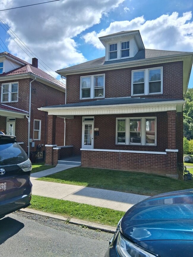Building Photo - 713 Lincoln St