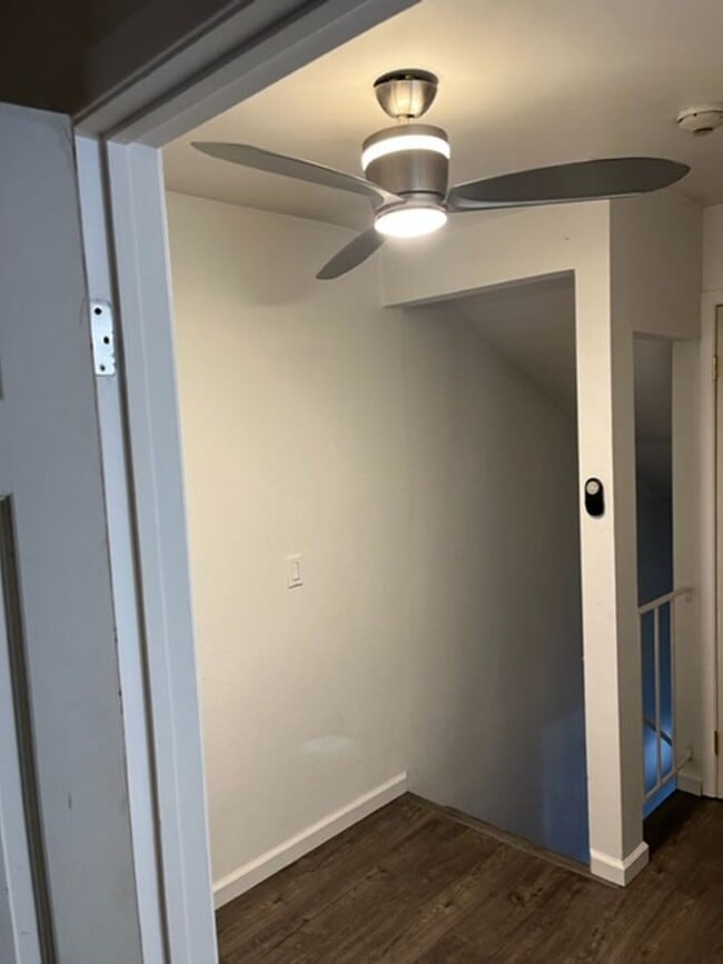 Building Photo - Redwood Park Estates Condo.  Available NOW!