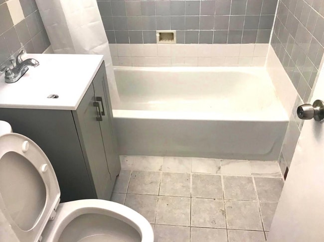 Building Photo - 3B1B Row House Northeast Philly available July 1st