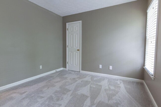 Building Photo - 3360 Shallowford Green Dr